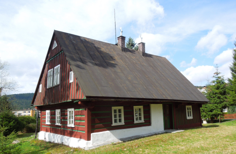 Jedinečnou roubenku skláře Harcuby zpřístupní kraj veřejnosti